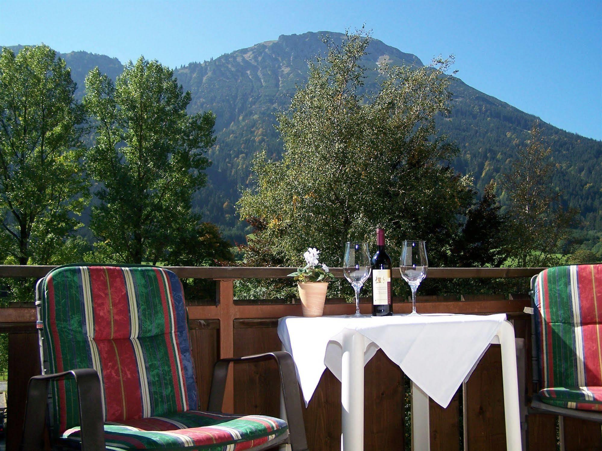 Hotel Pfrontener Hof Bagian luar foto